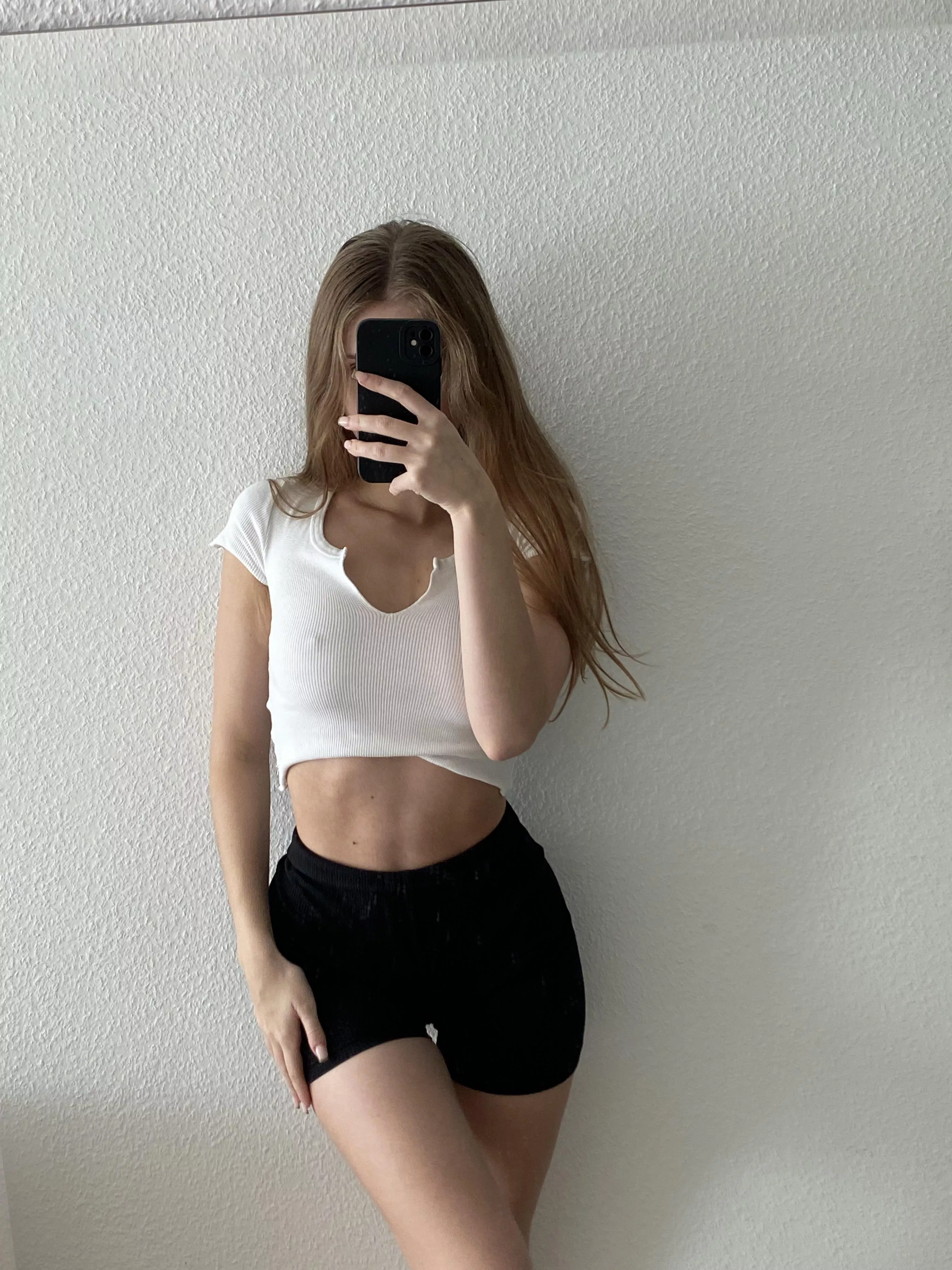 I think this outfit is perfect for walking around the house