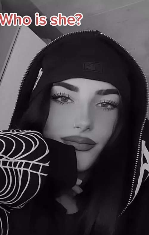 I wanna cuck a little bitch, dm me if you wanna be my slut