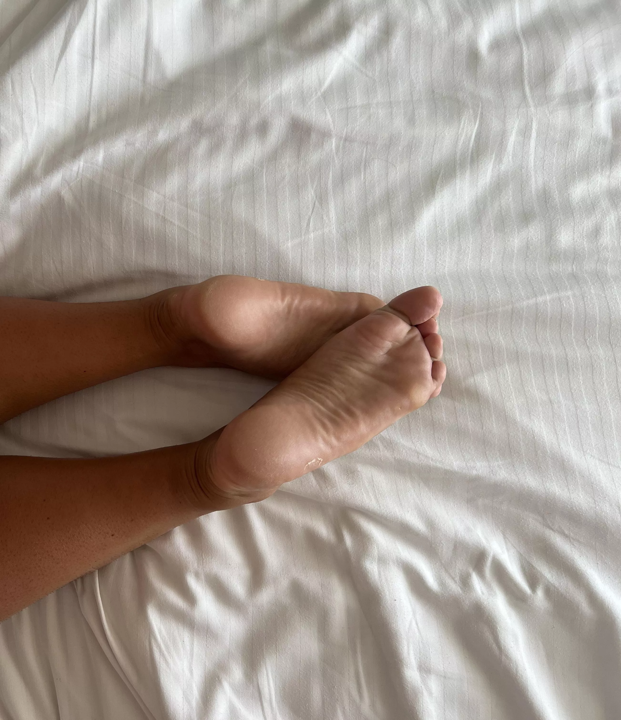 I wish someone could massage my feet right now😪👣🥰