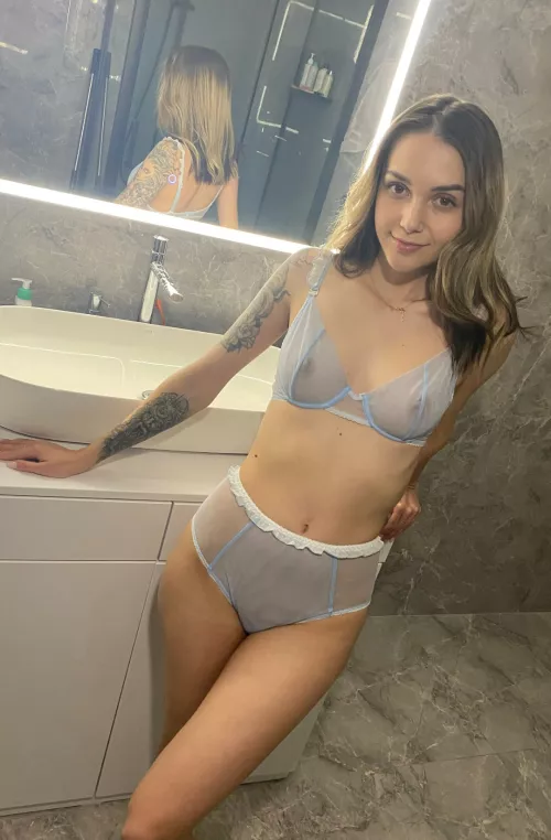 ⬆️ if I can send you nudes