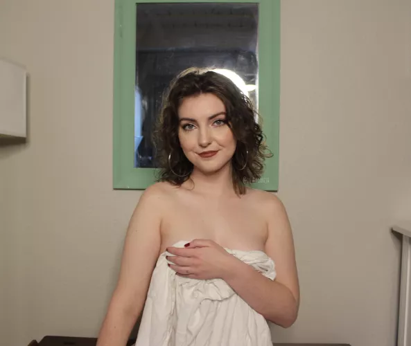 If you’re good, I’ll drop the sheet and show you allll of my freckles 😘