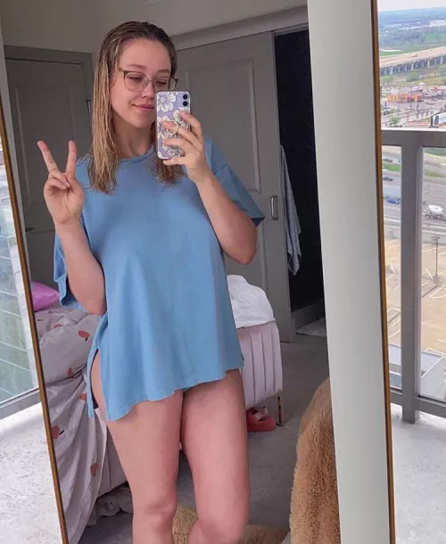 I’m a dominant goddess looking for a submissive sissy to explore, humiliate and be dominated.