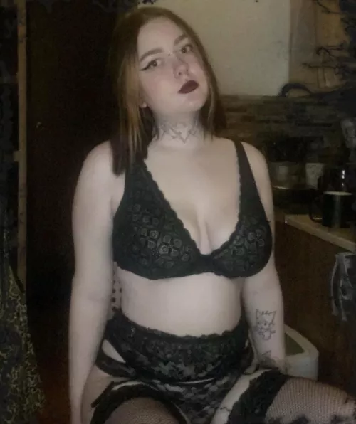 kiss my tattoo bby 💋🖤