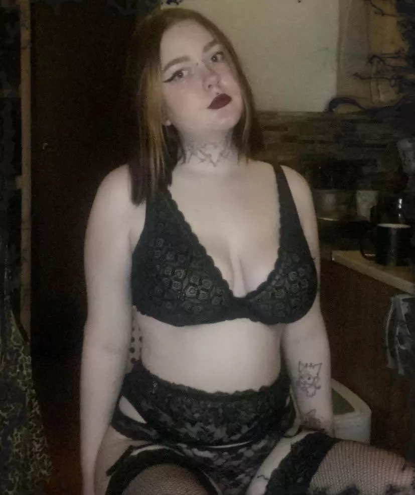 kiss my tattoo bby 💋🖤