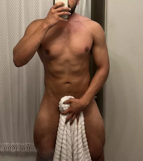Let’s hit the shower after a hard workout 💪🏽 [M]