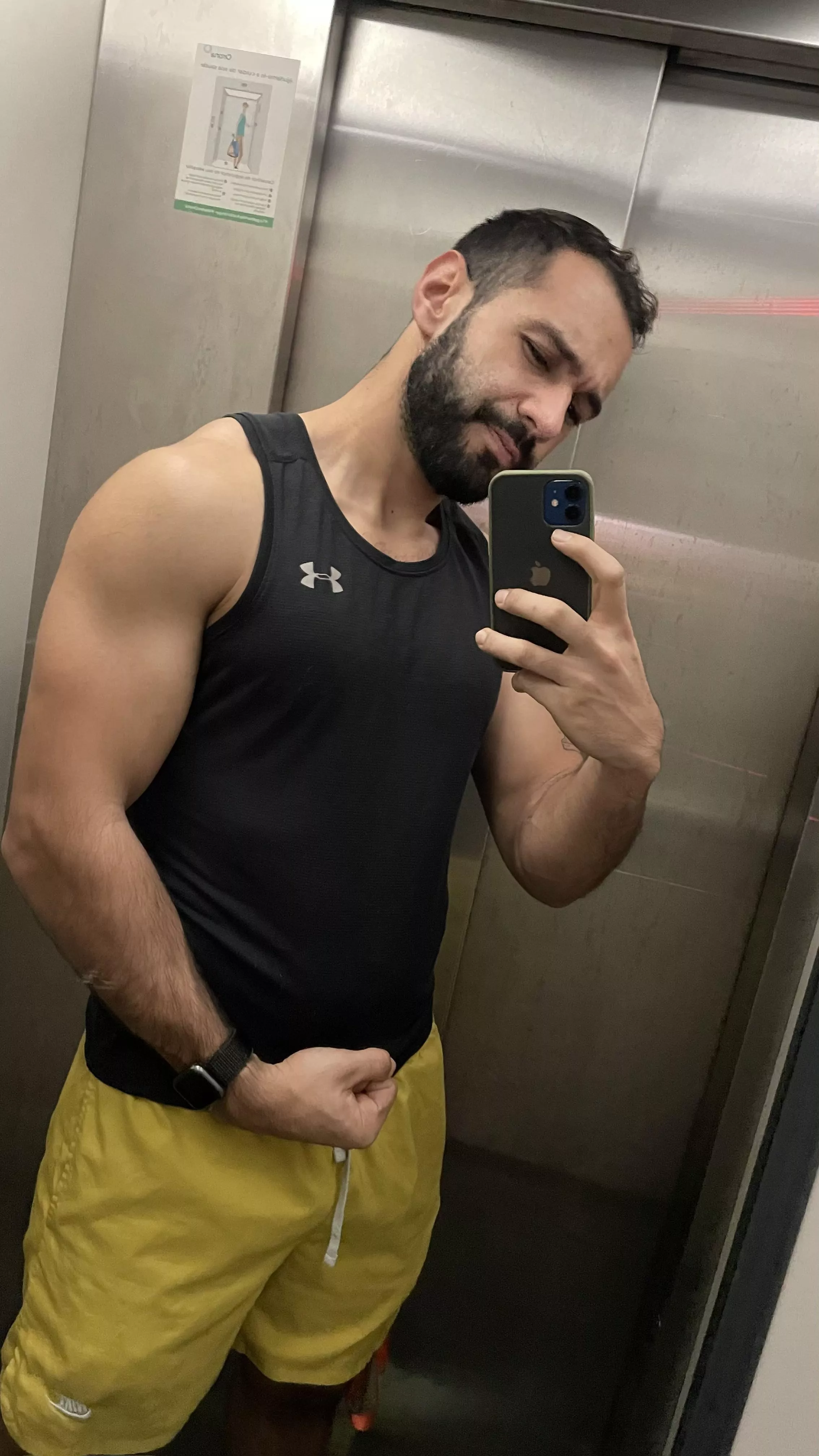 Mandatory post-workout elevator selfie 🛗