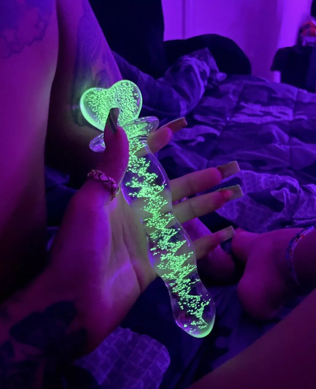 My hole full of cum who wanna lick