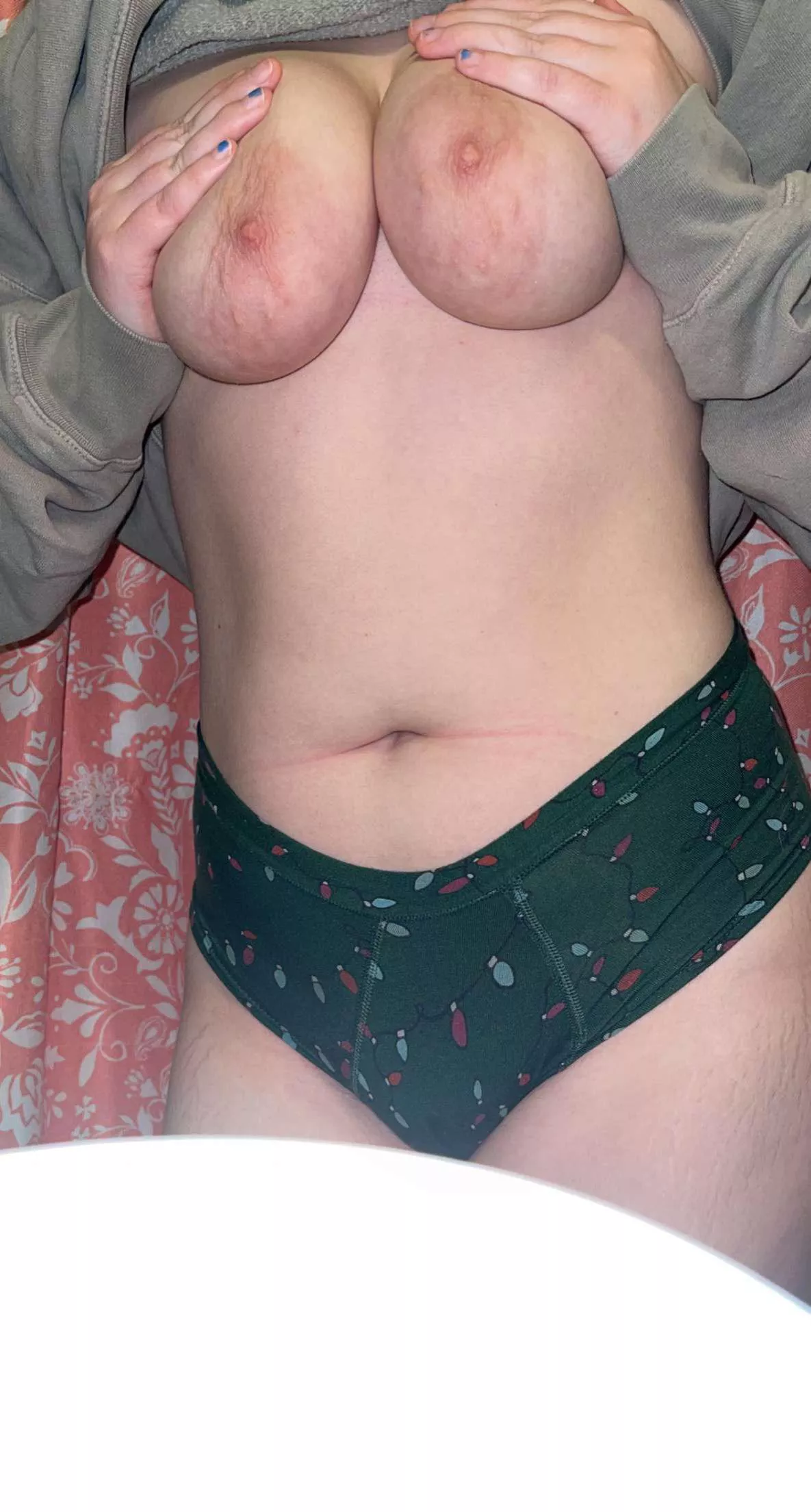 My panties curve my waist perfect [f]