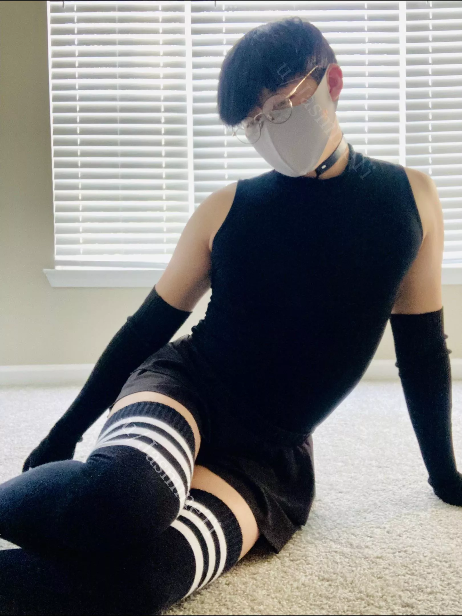 sad cuz no head pats (please give me head pats) 😞