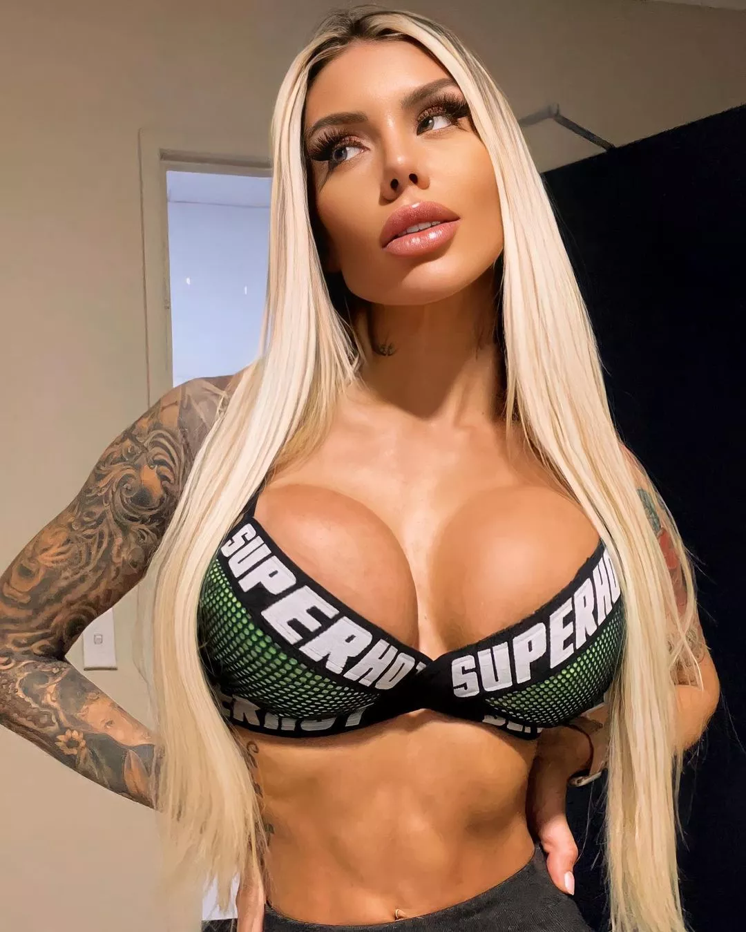 She's so full of herself