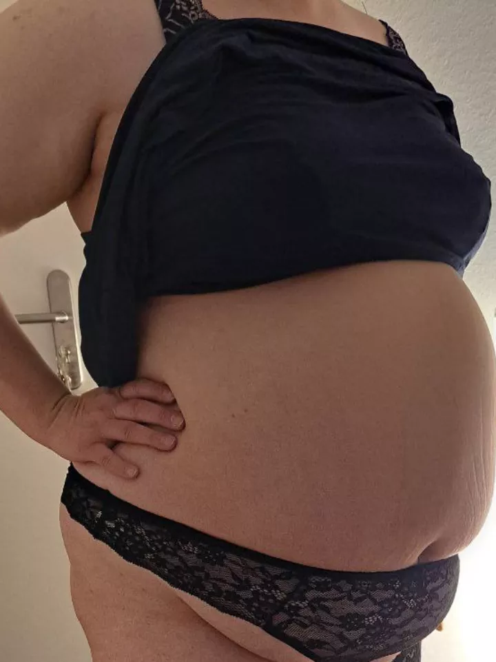 Slutwife presents the result of her breeding GB