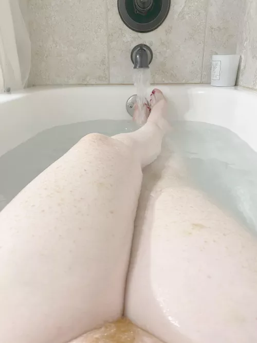 Taking a bath before I film some new content. Time to shave these milky pale legs.