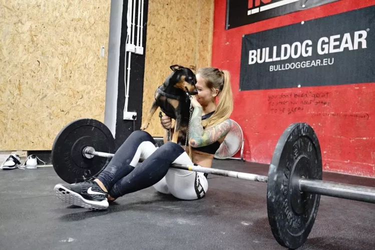 The workout is always more fun with a buddy 😁