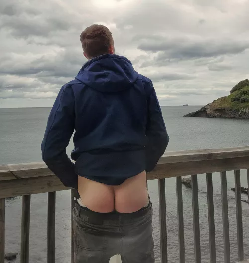 This ocean breeze has some bite