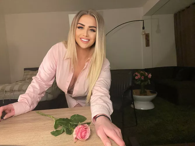 This outfit makes me feel so pretty 😍