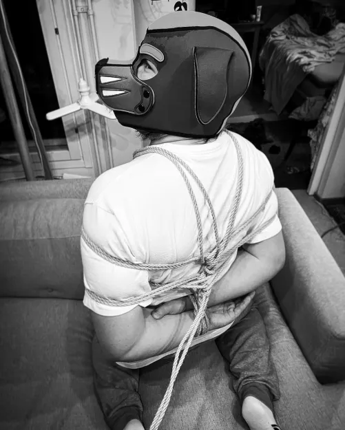 This pup is going nowhere🙈🐶