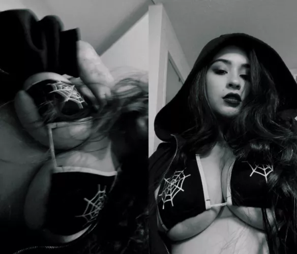 Titty tuesday 🕸️