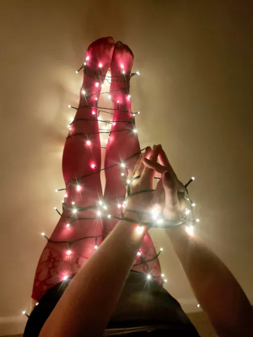 Tying up the gifts...