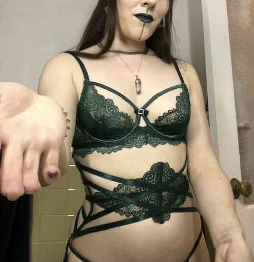 Wore this for a “dungeons and drag queens” party - what kind of elf do you think I’d be?