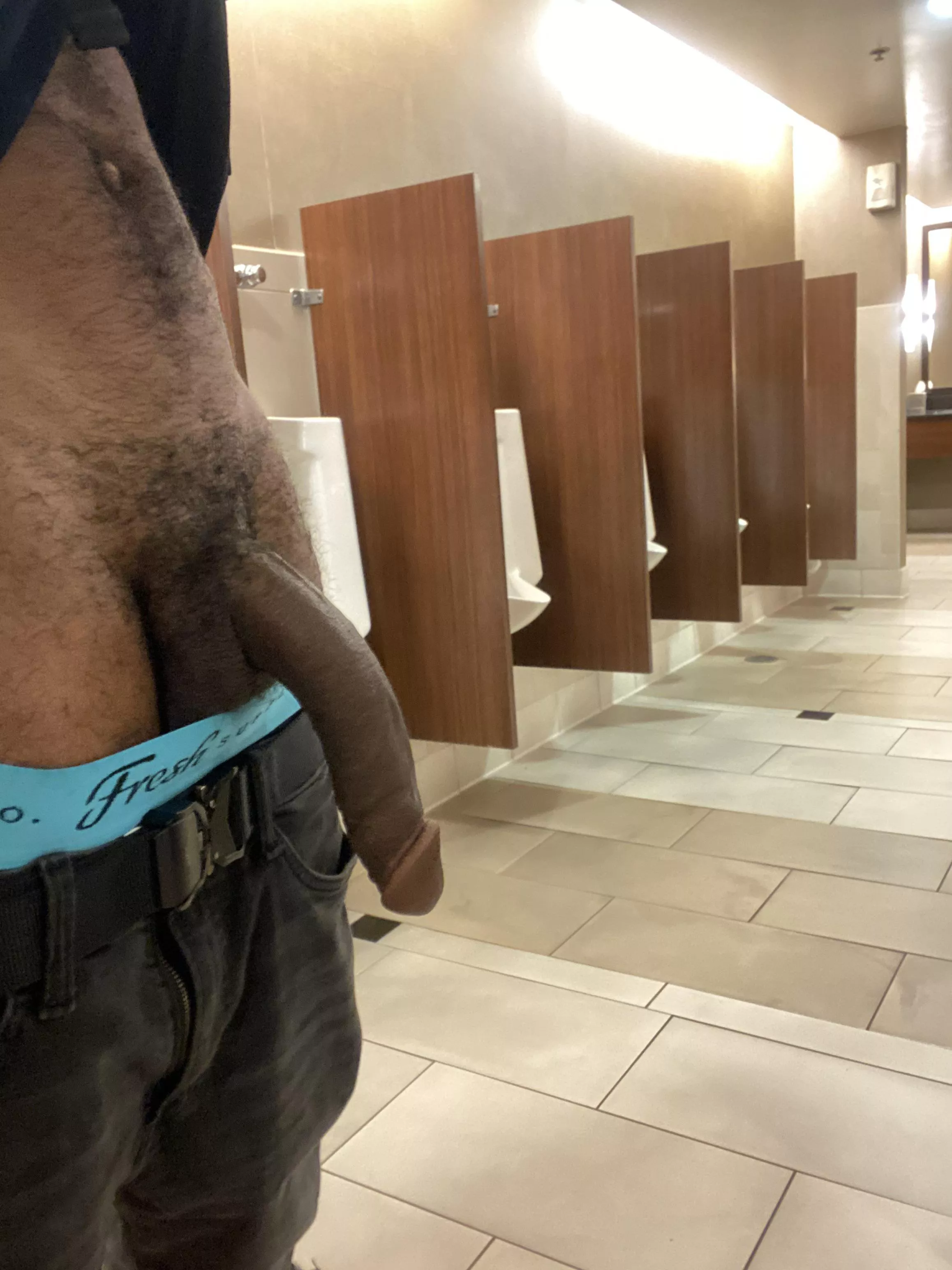 wwyd if u caught me hanging out in the stalls like this 👀😳 SoCal BBC 💪🏾 HMU if ur in the LA area🤫