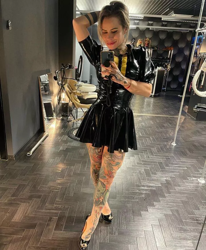 1 upv=3 pics in your dm 1 comment = surprise