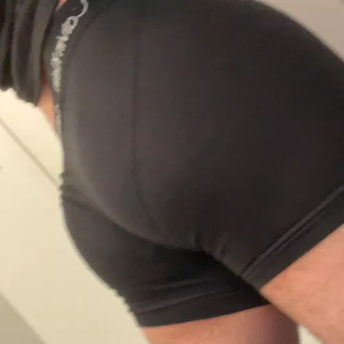 22 M 5’3 twink looking for hung men