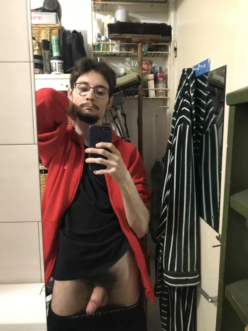 24 - looking for a jerkoff bud