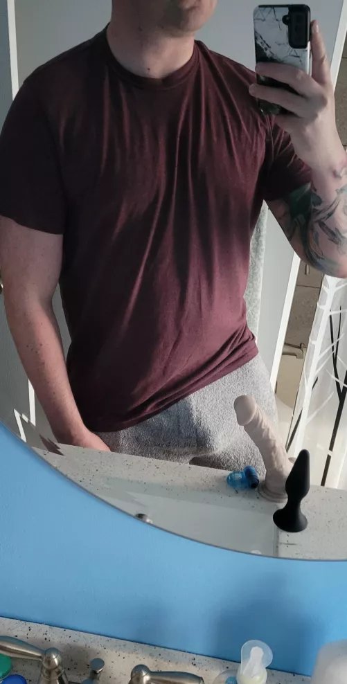 (33) Horny af. Any bros wanna play?