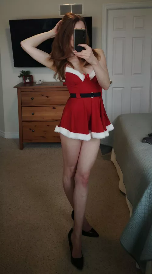 A festive Milfie to get you into the holiday spirit 47(F)