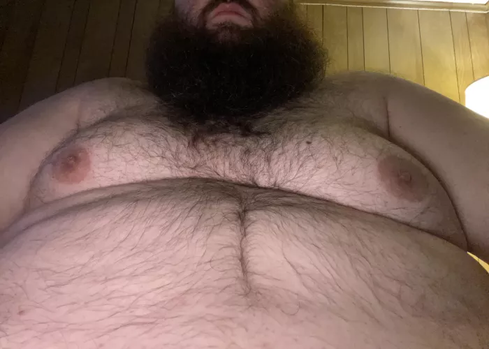 Any ladies here that like big hairy bearded guys? Let’s chat.
