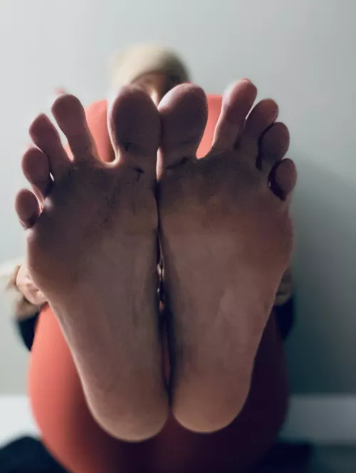 Anyone into dirty toes?