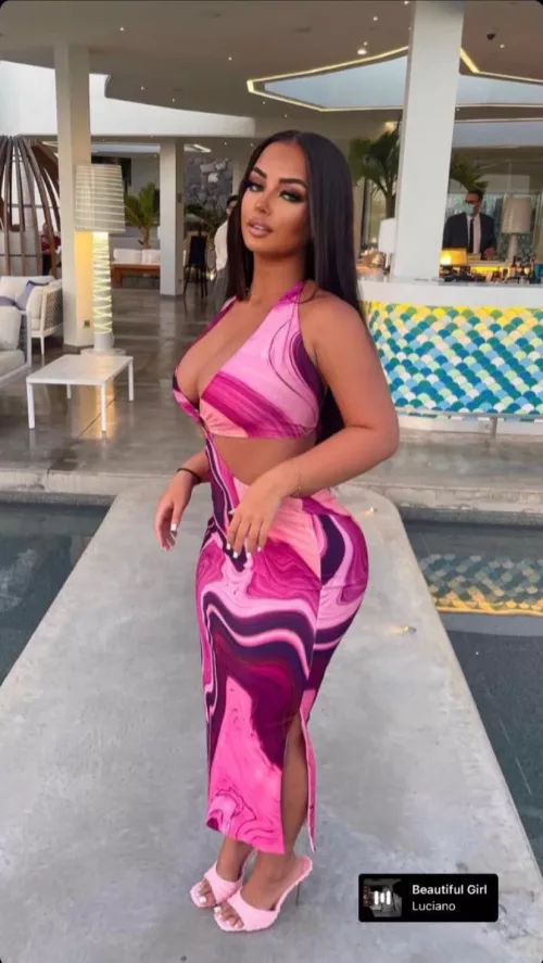 Beautiful curvy Ella