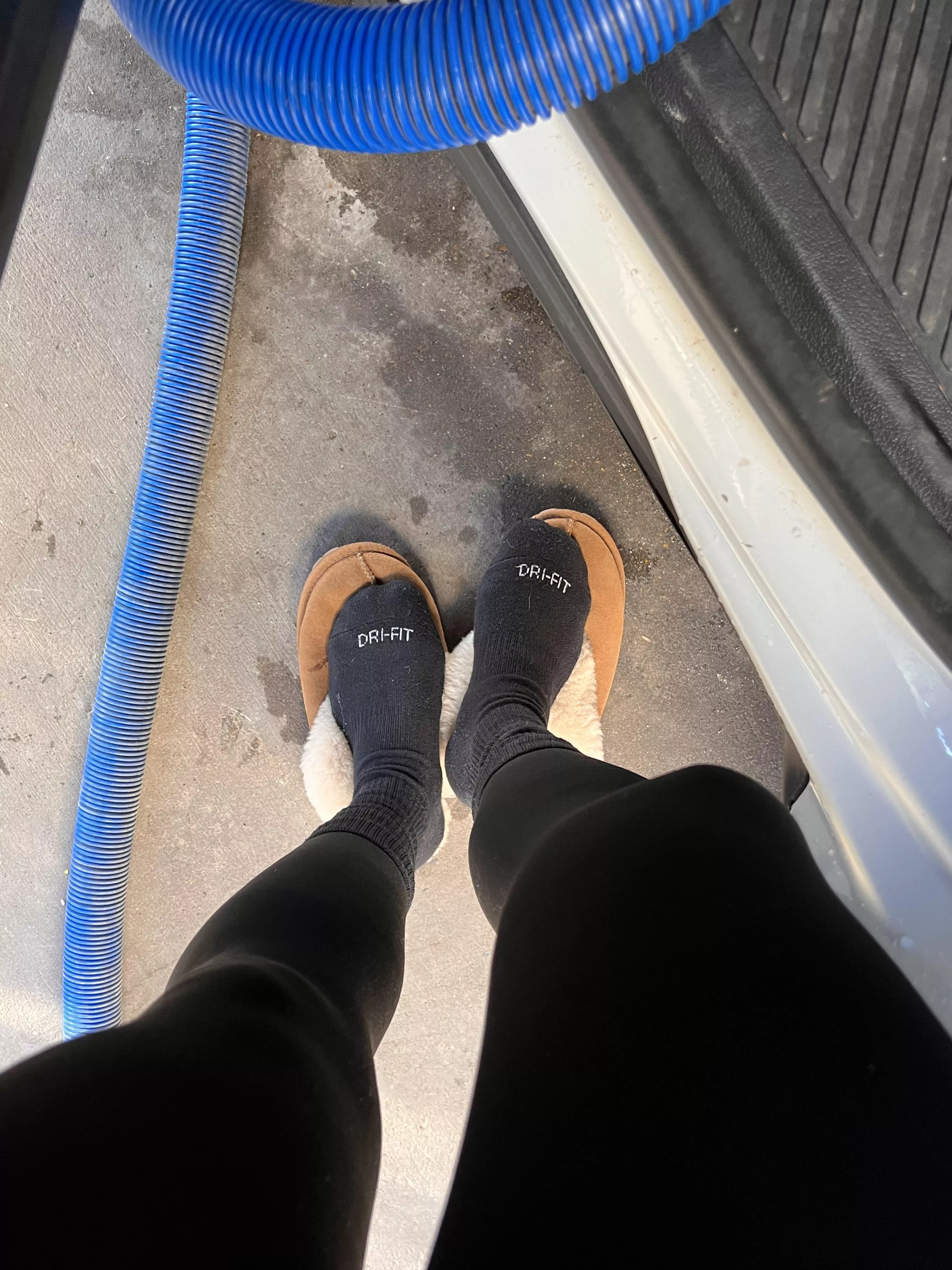 Cleaning my car after a good workout this morning ❤️