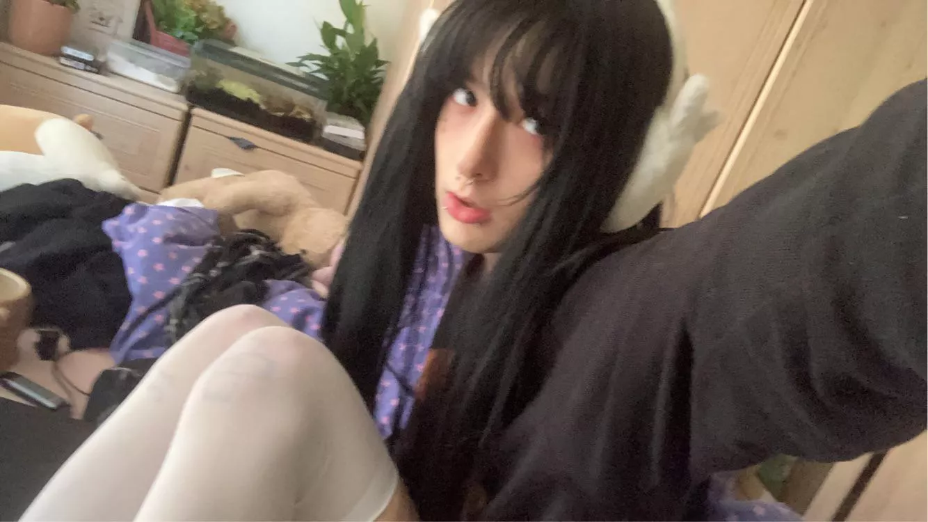 Earmuffs n long hair <33