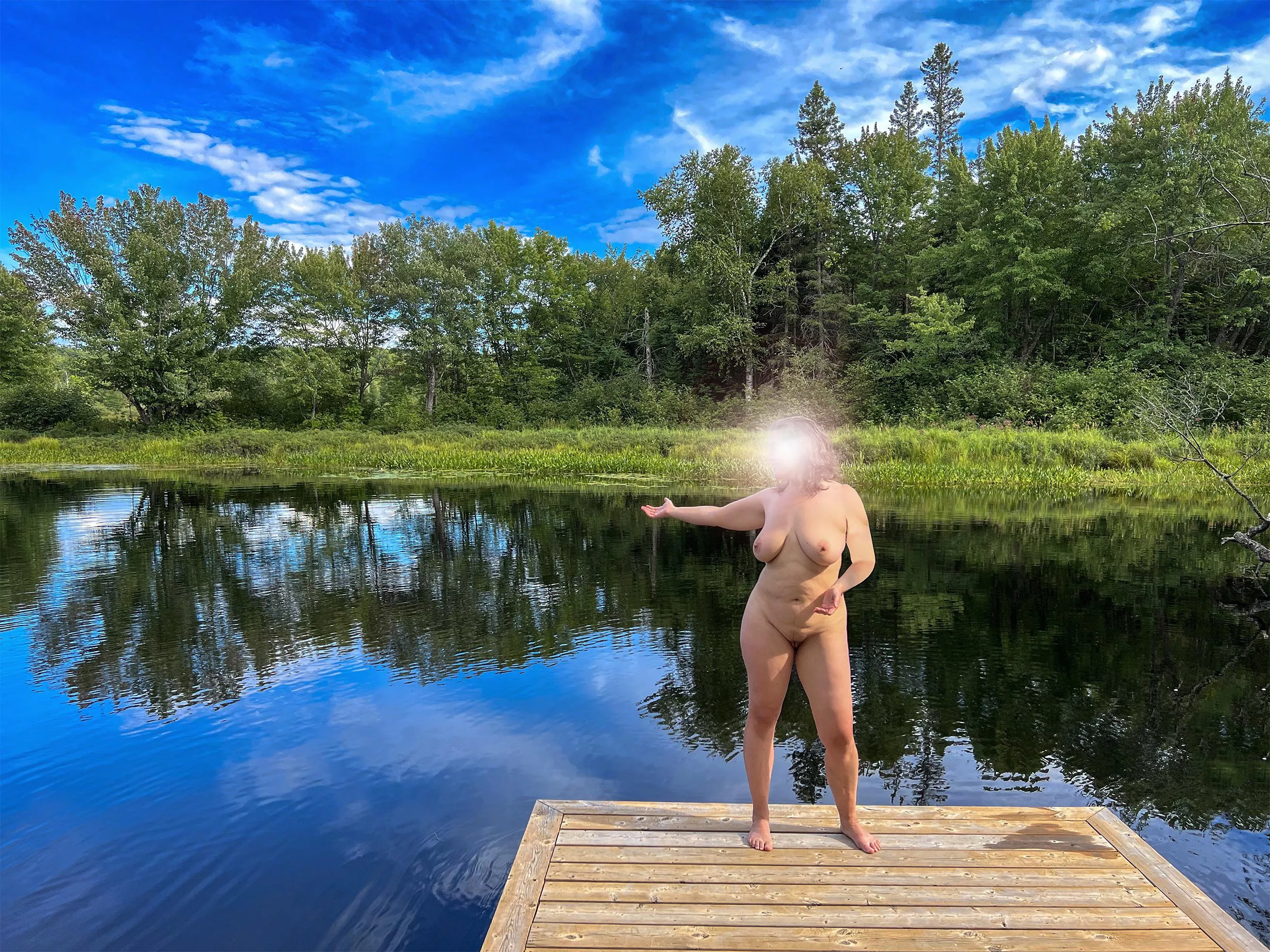 Everything is covered in ice today, and I just want to be here in the sun 😀(F)