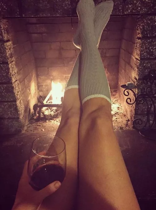 (F) Another cozy day, fireside! 💕