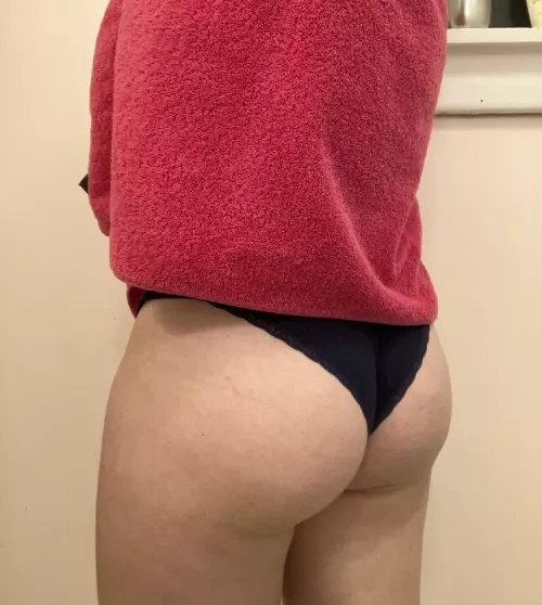 [f] waiting for the bath to fill 💘