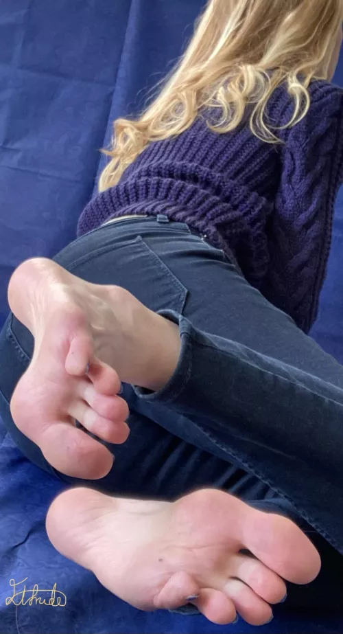 Feet in your face, or face in my feet?