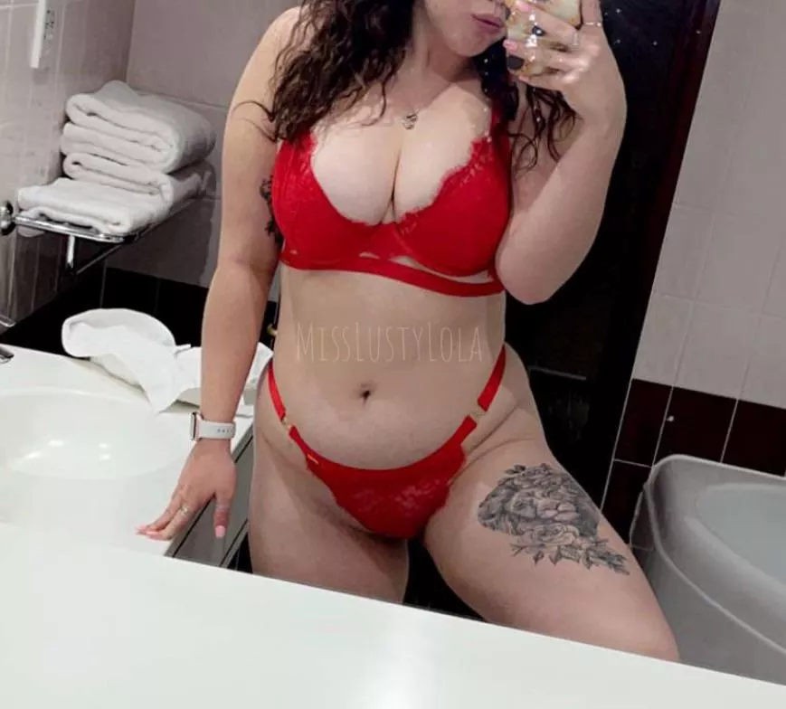 Felt Christmassy, who wants to unwrap their present? 🎄