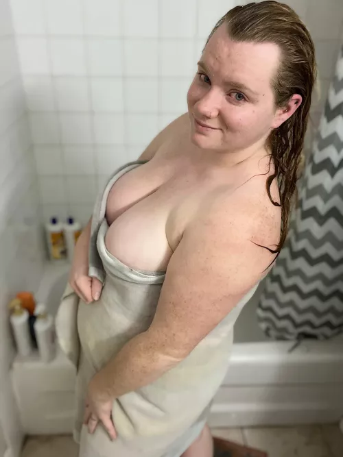 Fresh out of the shower for you ☺️