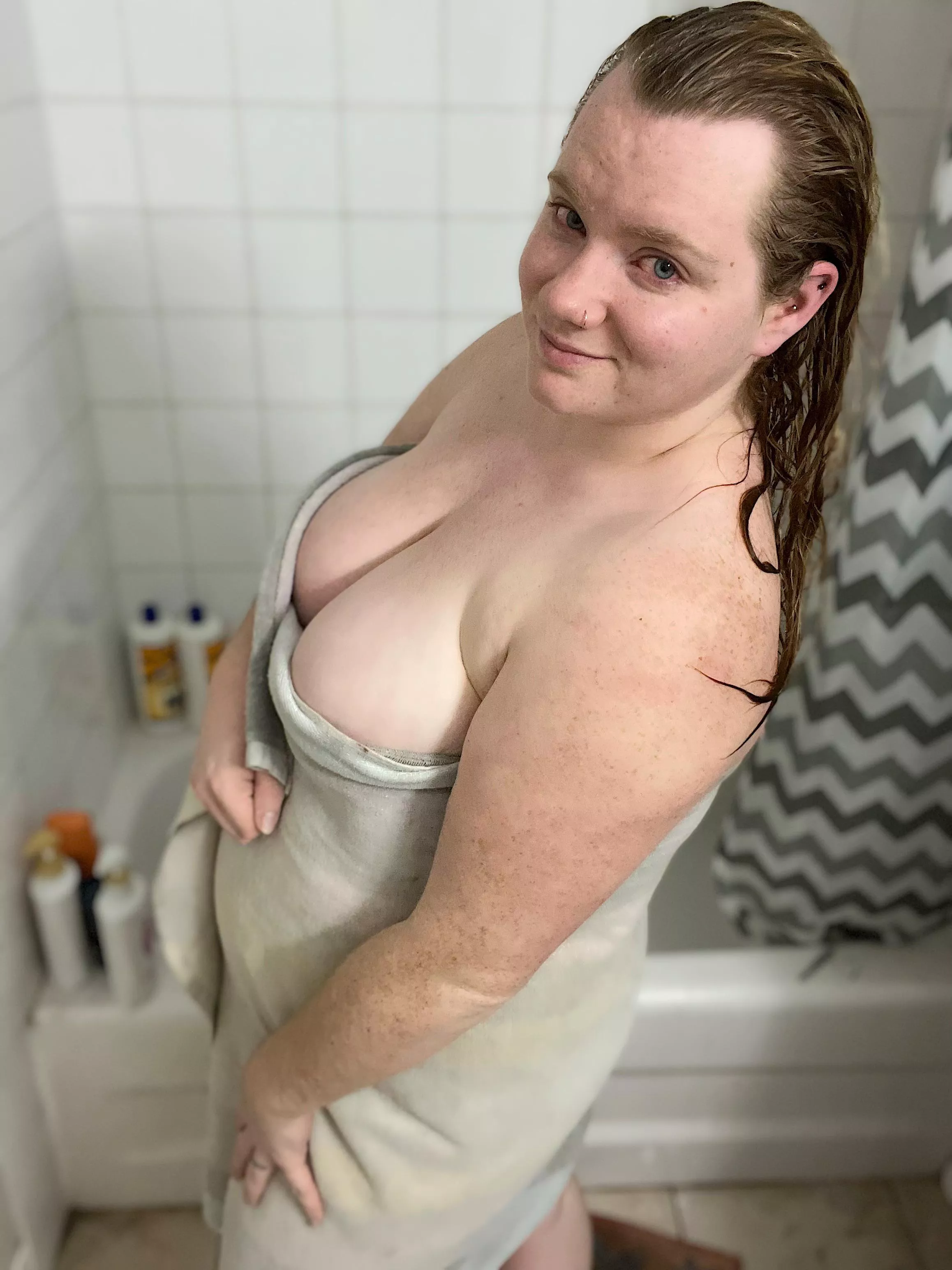 Fresh out of the shower for you ☺️