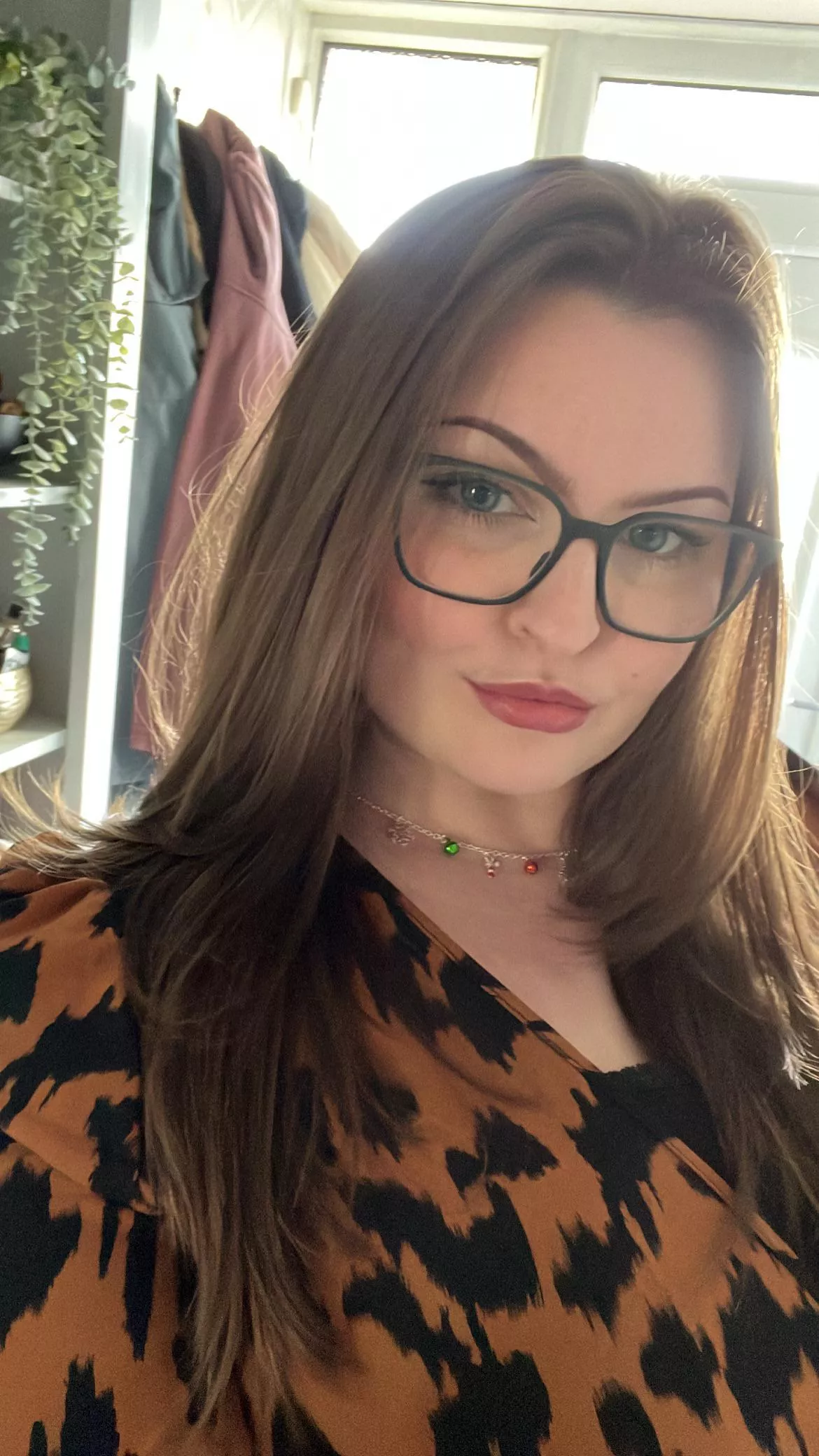 Gal with glasses but Christmas party edition 🎄❤️