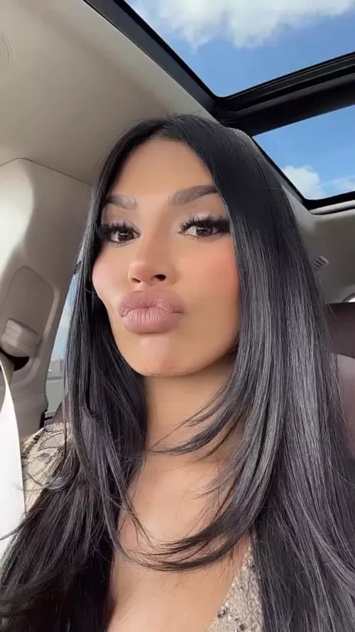 Gallienne Nabila showing her perfect lips