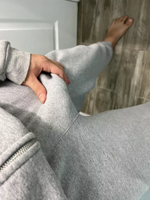 grey sweats ;)
