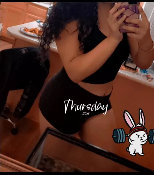 gym time, want to be my spotter?😘😘