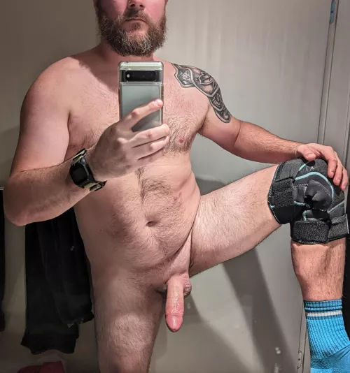 Help me adjust my knee brace?