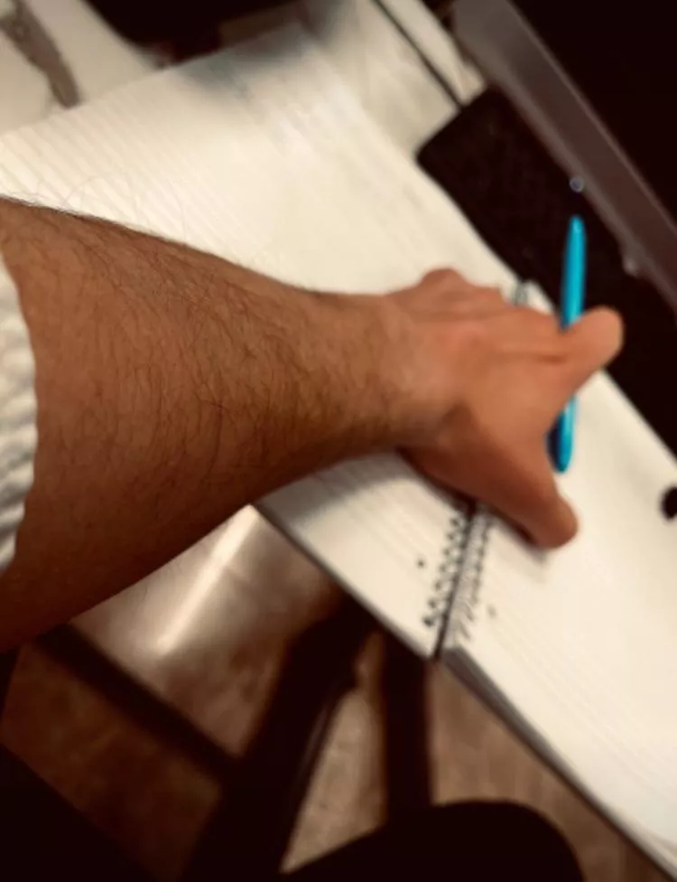 Hey baby am a bit bussy tonight