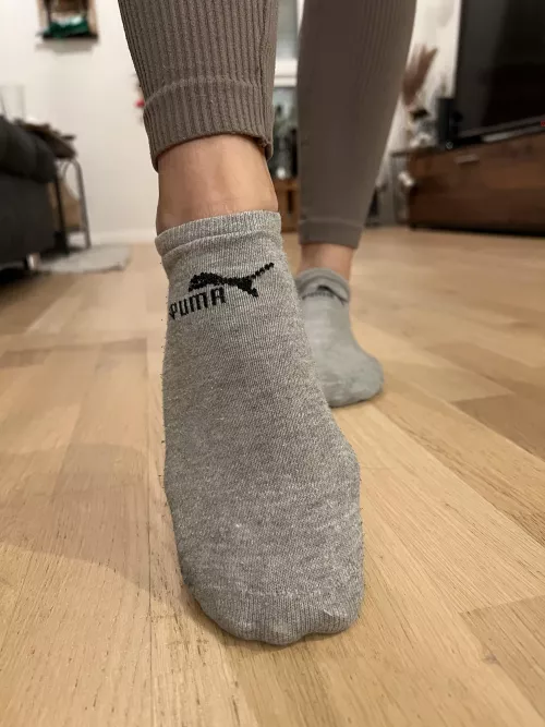 Hope you’re already on your knees, it’s time to sniff my socks 😌