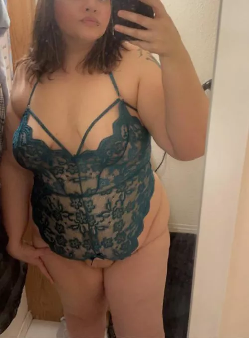 I absolutely loved how this set wrapped around my curves.