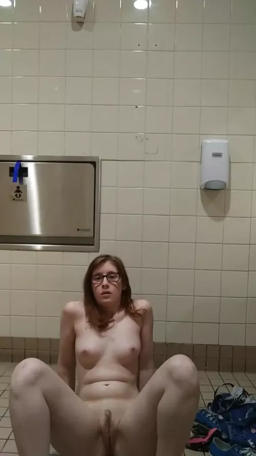 I like risky nudes. 19(f)